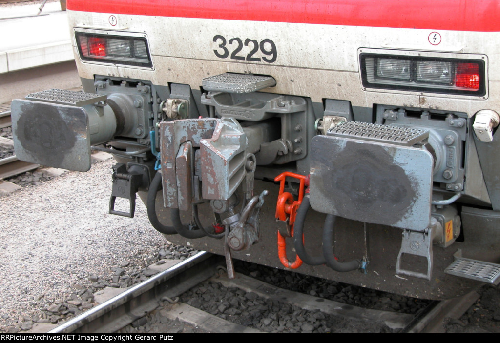 Coupler & buffers on VR Sr2 #3229